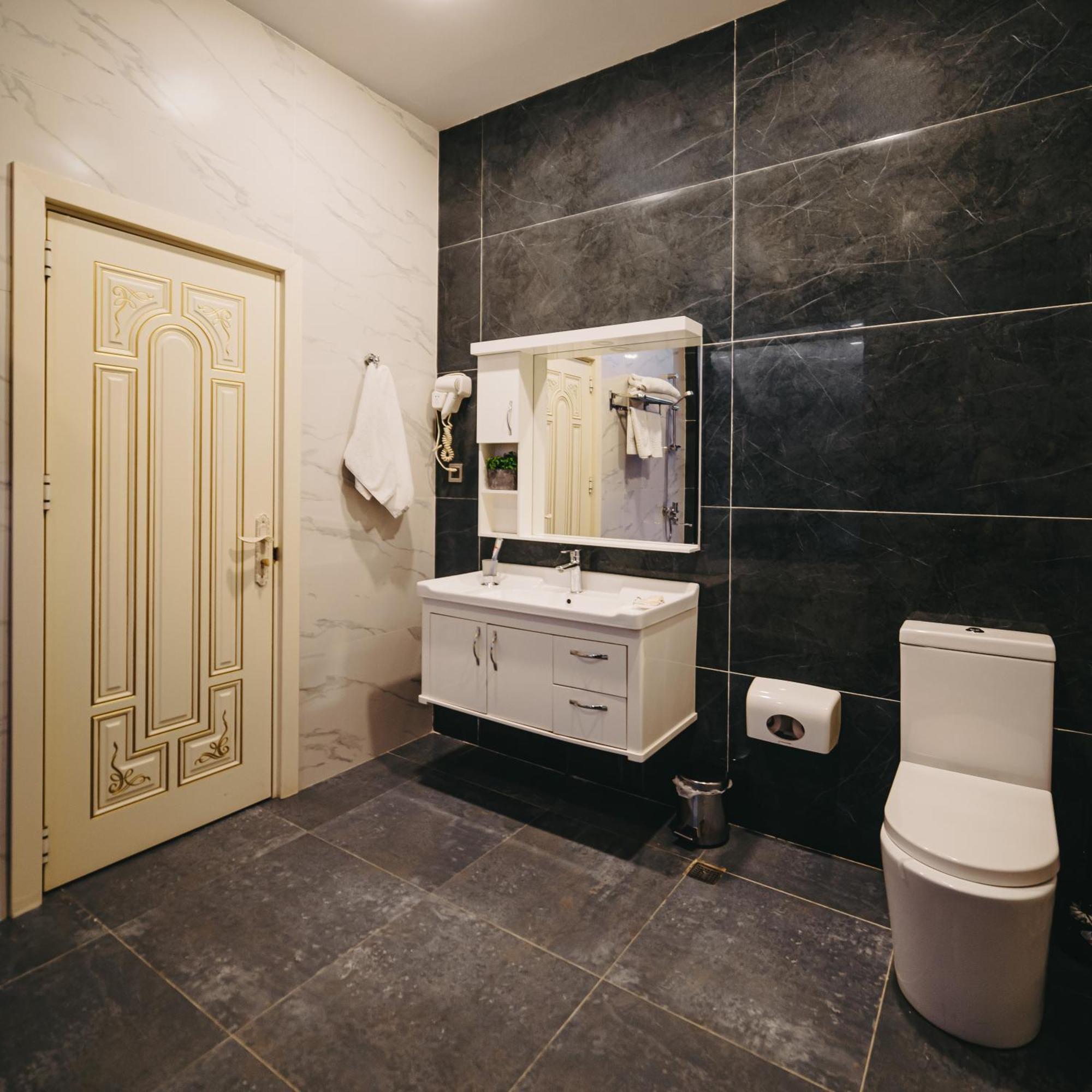 Avrasya Inn Hotel Баку Екстериор снимка
